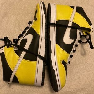 Black and yellow Nike ID High Top